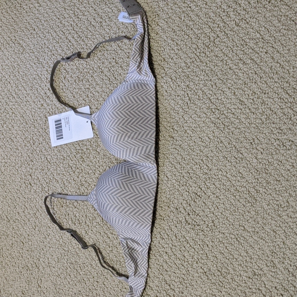 New with tag True & Co Convertible Wireless Bra